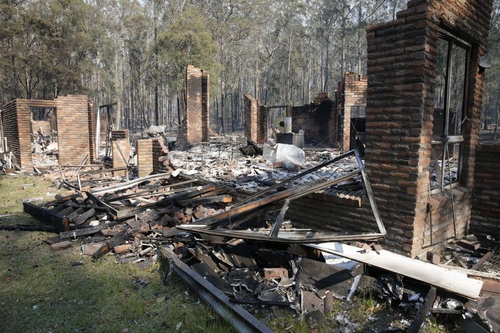 Incêndios | Três mortos, vários desaparecidos e 150 casas destruídas na Austrália