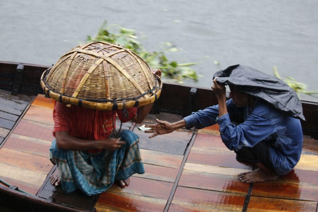 Ciclone Bulbul mata 14 pessoas na Índia e Bangladesh