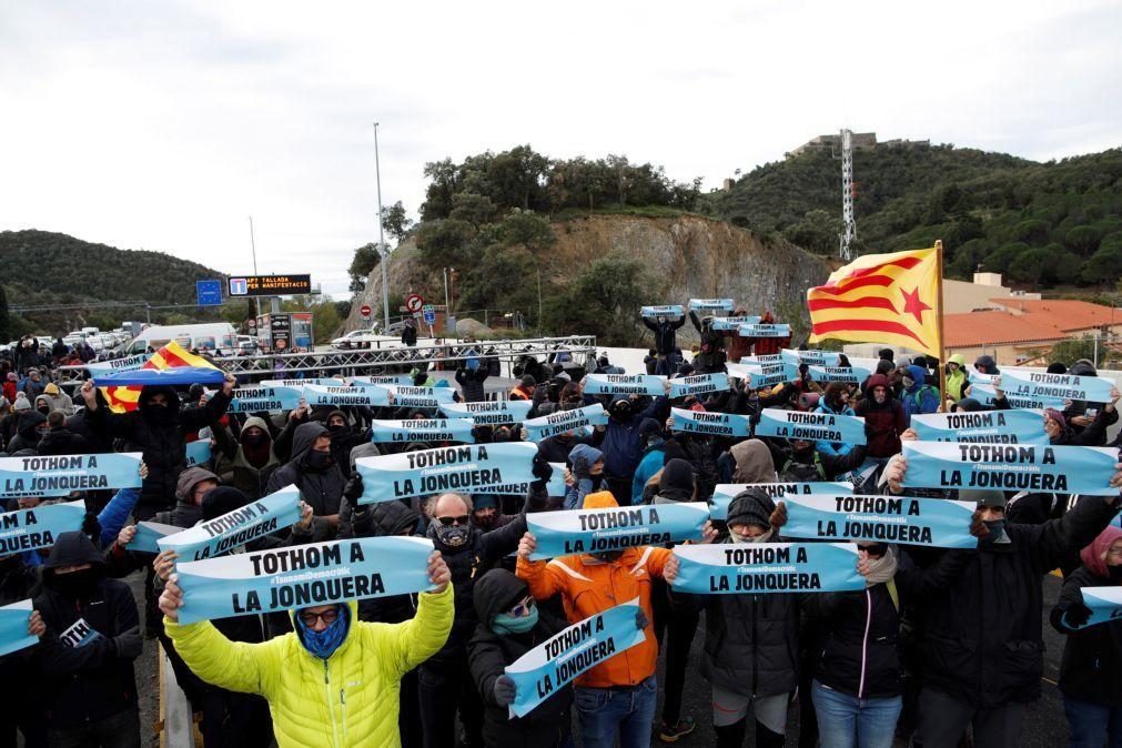 Independentistas catalães cortam acessos a França