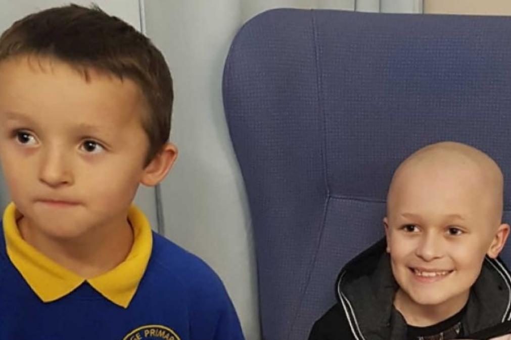 Criança de 9 anos luta contra cancro terminal para conseguir conhecer irmã
