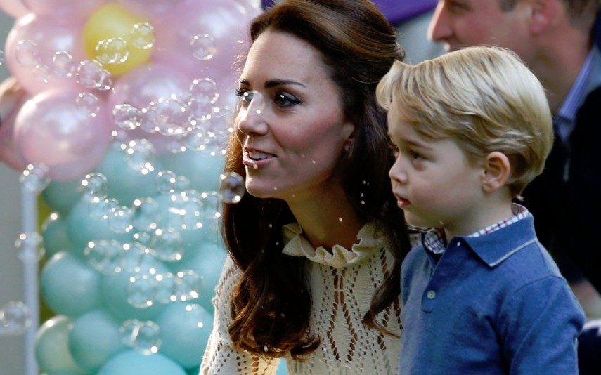 Fotografias de Kate Middleton em criança mostram onde George foi buscar as expressões