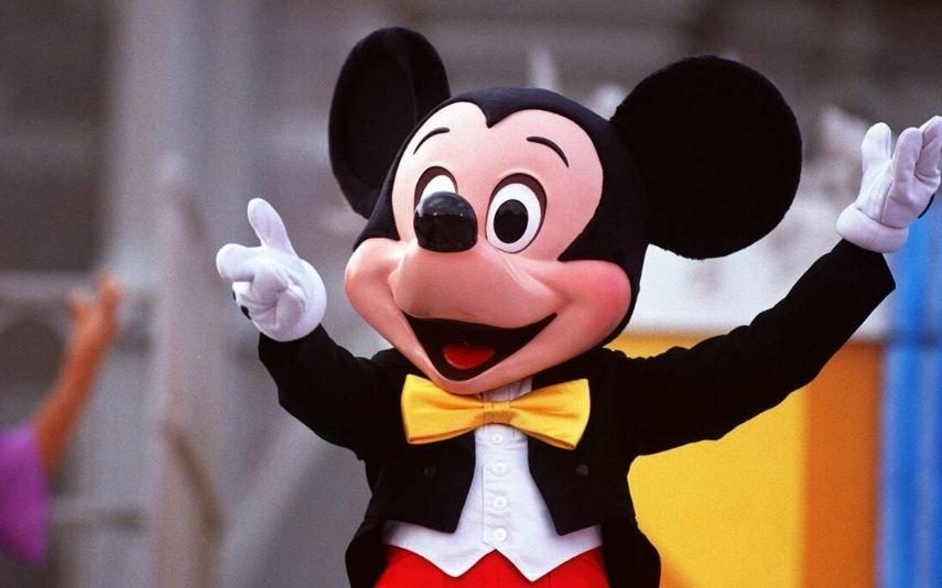 Rato Mickey Já reparou que a Disney esconde o marido da Minnie em todos os filmes?