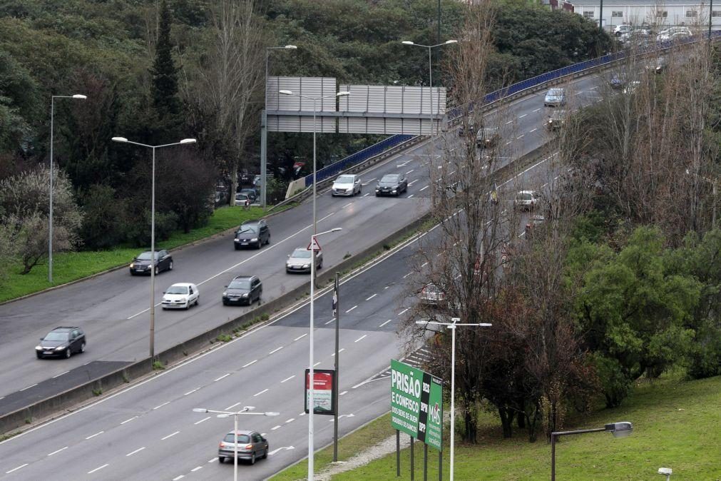 Trânsito normalizado na Segunda Circular após acidente com cinco viaturas