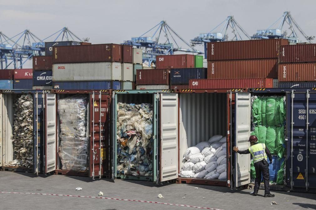 Malásia devolverá  42 contentores de resíduos plásticos ao Reino Unido