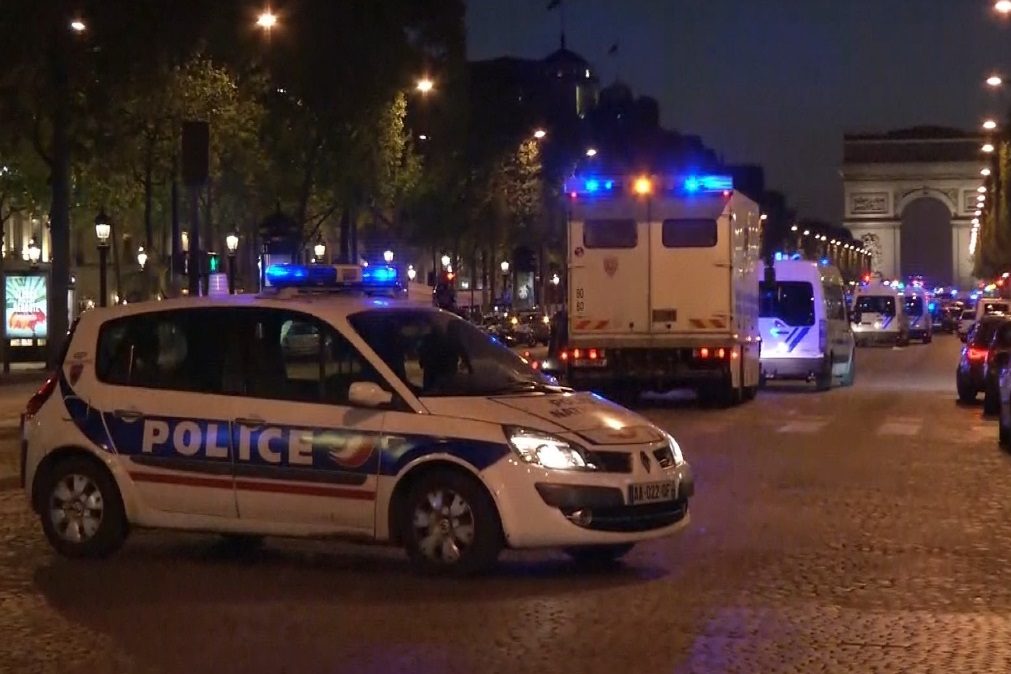 Última Hora: Um polícia morto em tiroteio em Paris (com vídeo)