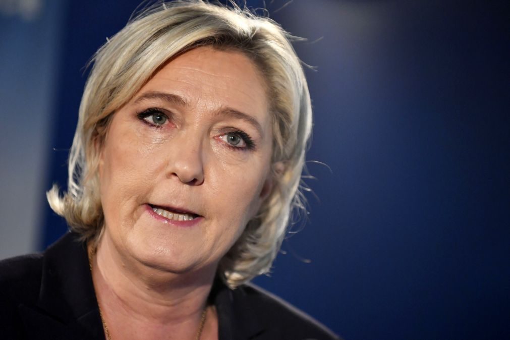 Candidata da extrema-direita pede restabelecimento das fronteiras após atentado em Paris