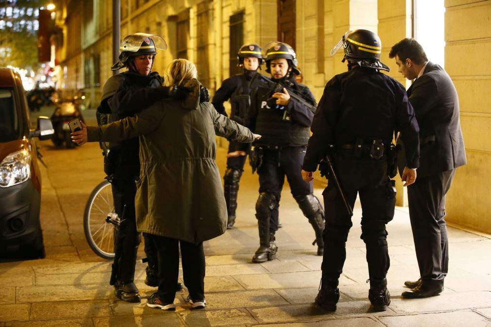 Atentado em Paris: Homem que se entregou na Bélgica não está envolvido em ataque