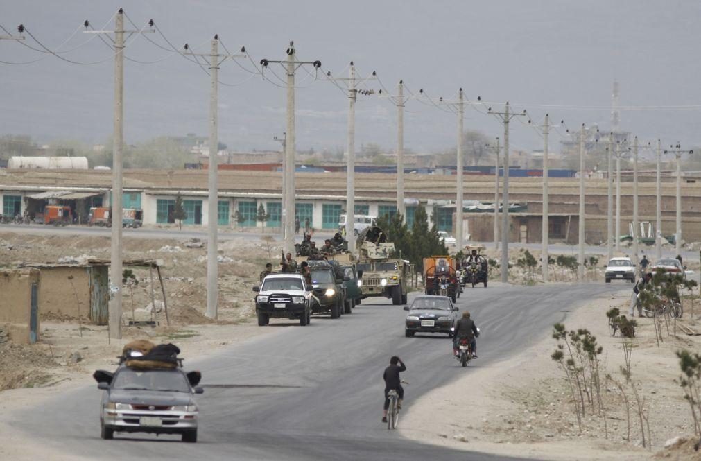 Um morto e 60 feridos em ataque perto de base norte-americana no Afeganistão