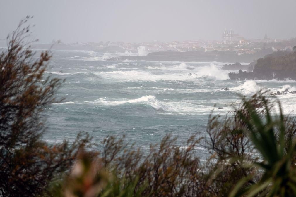 Mau tempo Açores | Aviso amarelo para Grupos Central e Oriental devido a chuva e vento