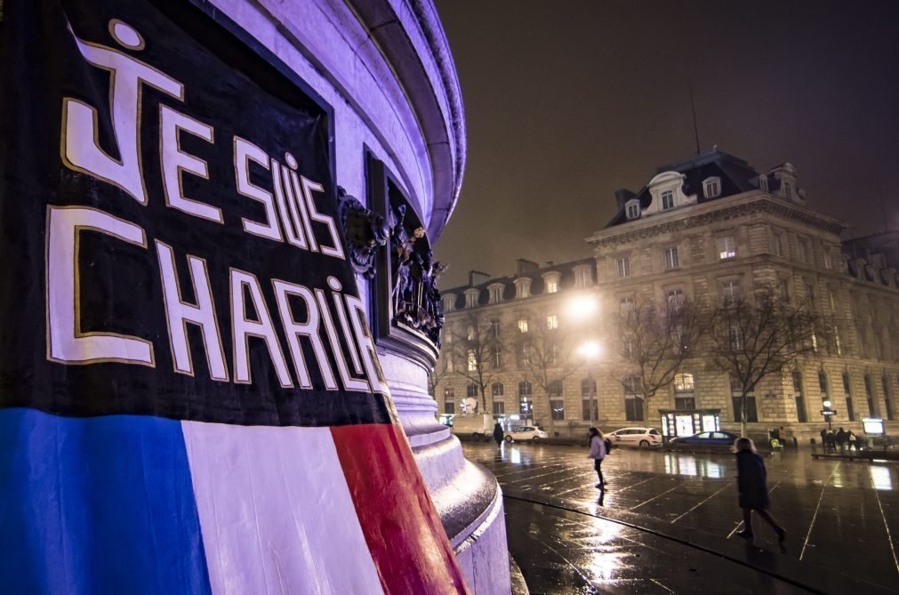 Dez detidos por fornecerem armas a terroristas que atacaram Charlie Hebdo