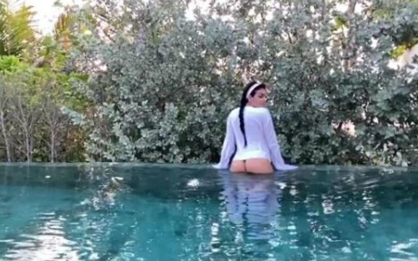 Georgina Rodríguez passa férias no Dubai e exibe rabiosque na piscina
