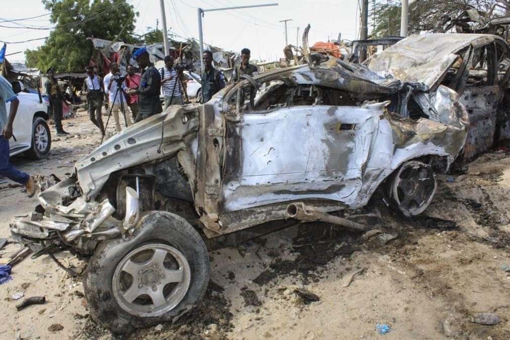 Explosão de carro bomba faz pelo menos 76 mortos e 40 feridos