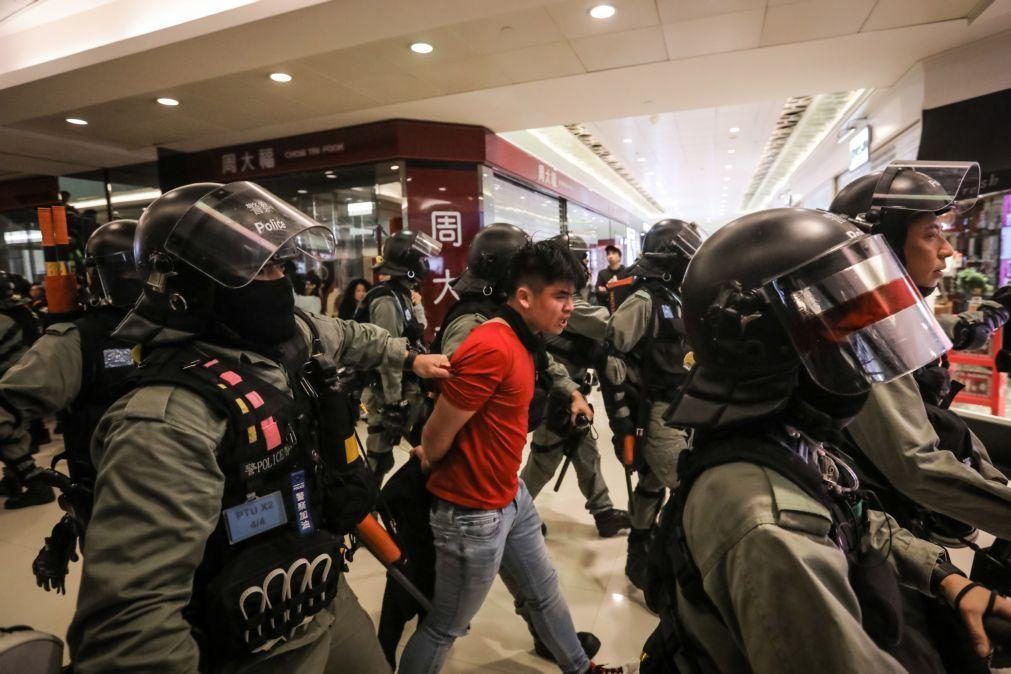 Hong Kong | Quinze detenções durante novos confrontos
