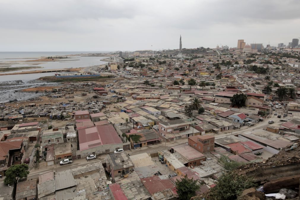 Doze horas de chuva sobre Luanda deixam 250 famílias desalojadas