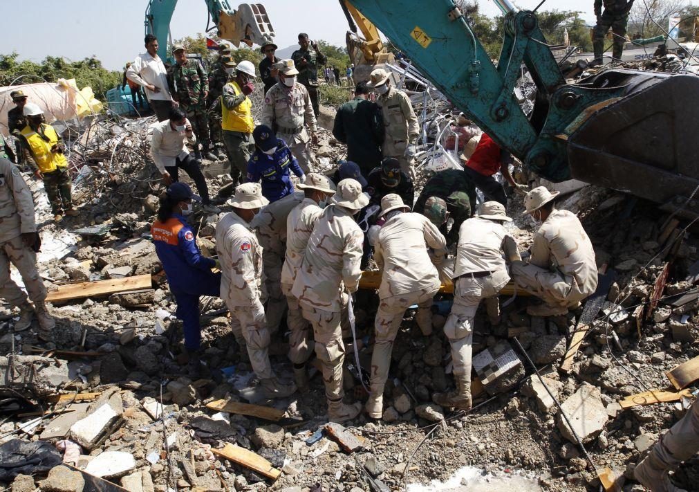 Pelo menos 36 mortos em desabamento de prédio no Camboja