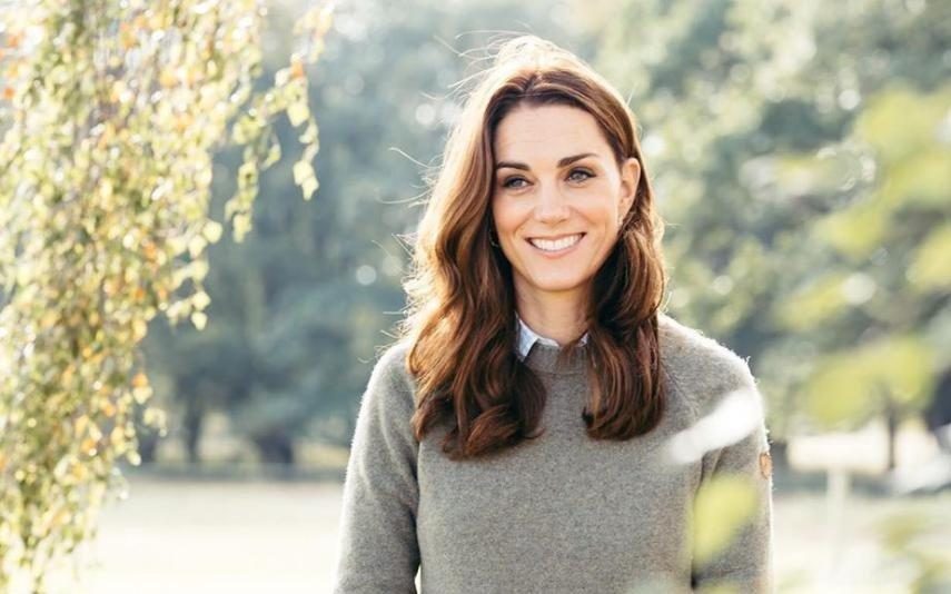 Kate Middleton revela lado mais descontraído no meio de crise real