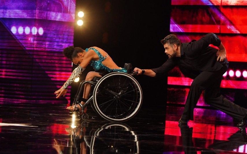 Drama em Got Talent. Jovem sofre com a mãe doente e a concorrente que dança em cadeira de rodas