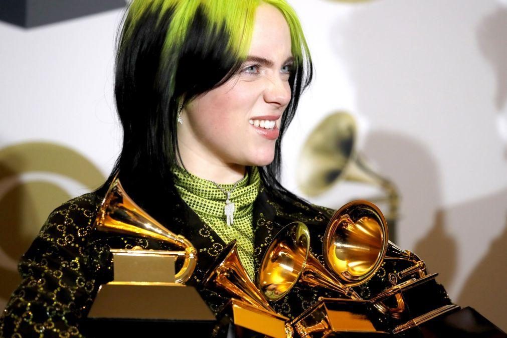 Billie Eilish vence principais quatro categorias dos Prémios Grammy [vídeo]