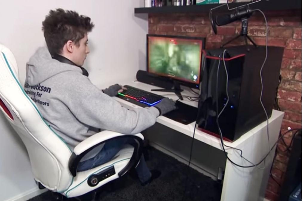 Adolescente tem convulsão durante jogo online e é salvo por adversária a 8 mil km de distância