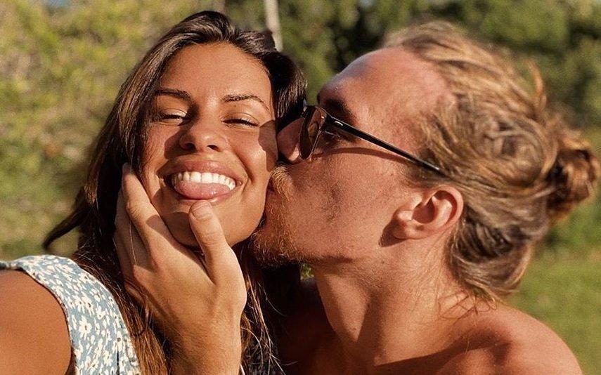 Carolina Loureiro e Vítor Kley passam férias românicas a sul