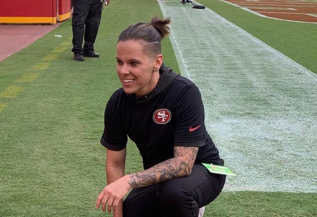 Katie Sowers é a primeira treinadora mulher gay a chegar ao Super Bowl