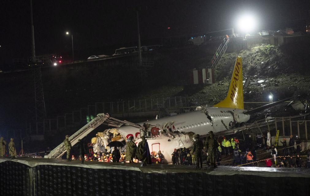 Atualização. Um morto e 157 feridos no despiste do avião que se partiu em três