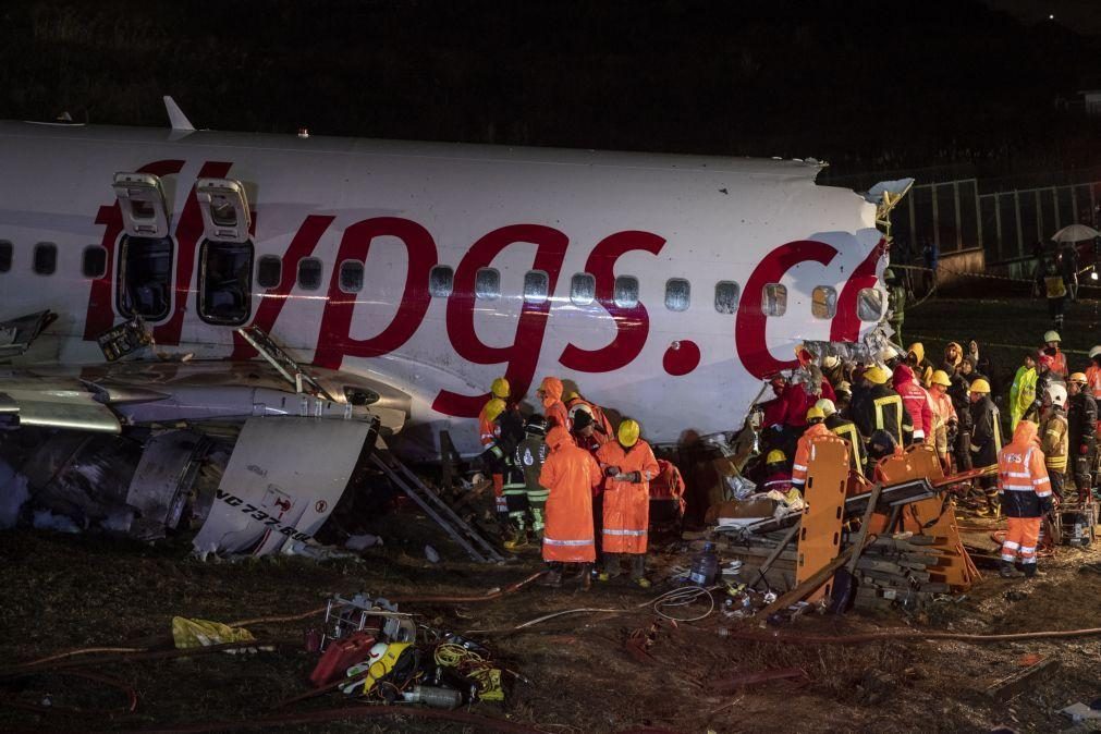 Sobe para três o número de mortos em acidente de avião em Istambul