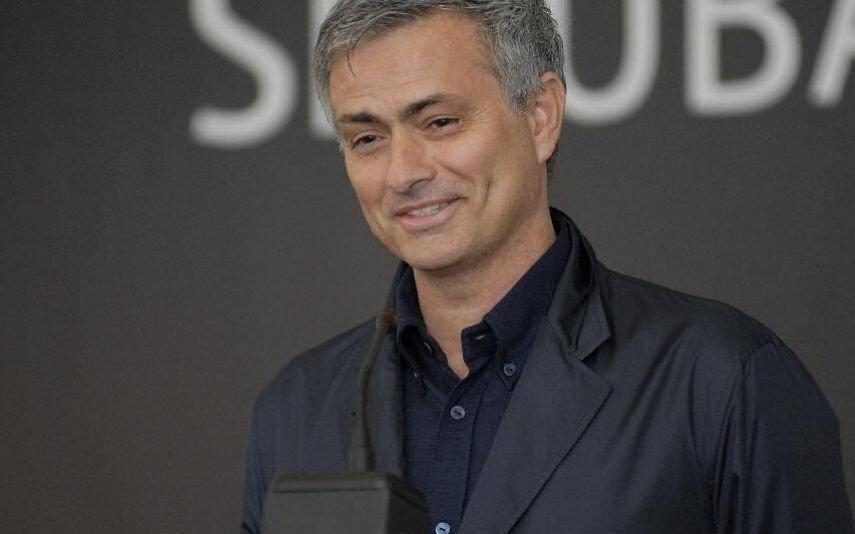 José Mourinho muda radicalmente de visual e é comparado a Pep Guardiola