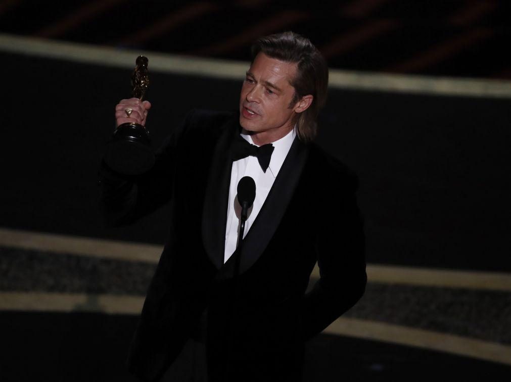Primeiro Óscar da noite para Brad Pitt como melhor ator secundário