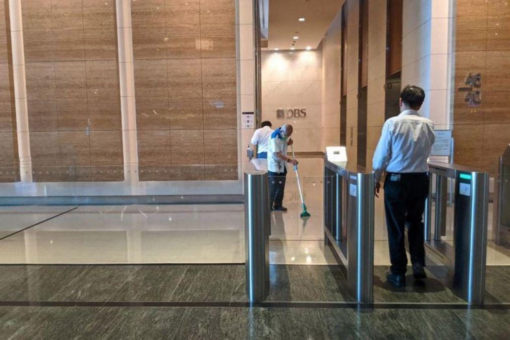Coronavírus: Maior banco de Singapura retira 300 funcionários da sede