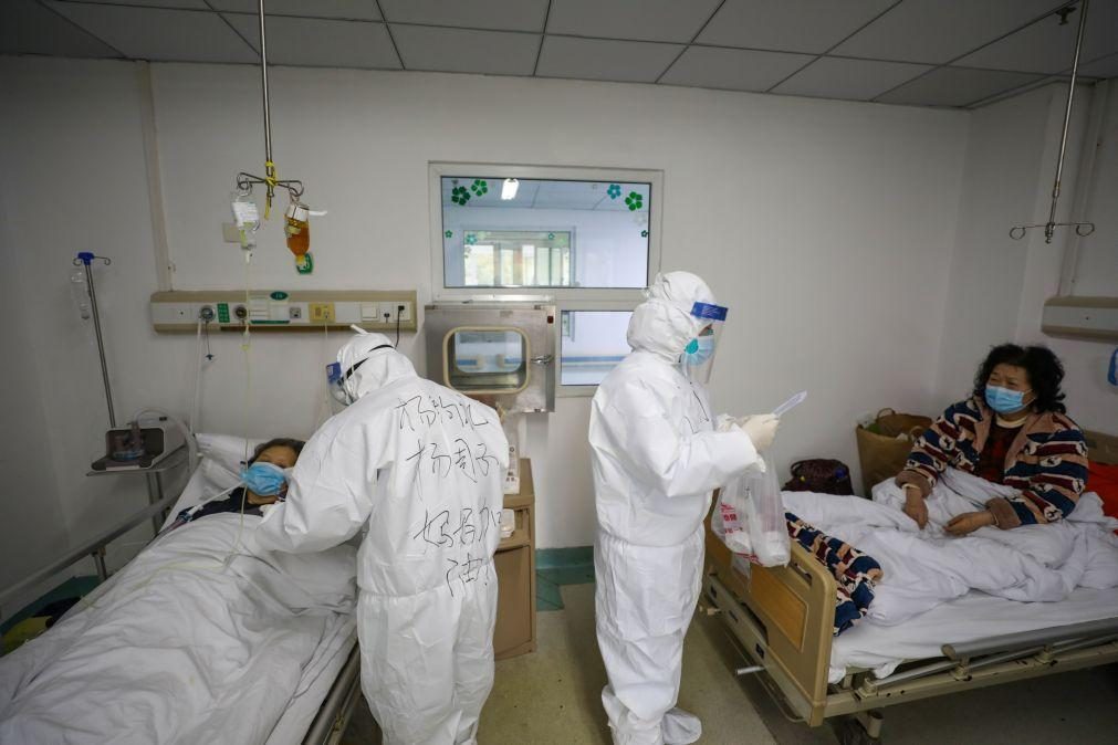 Homem morre de coronavírus em Wuhan dois dias após receber alta