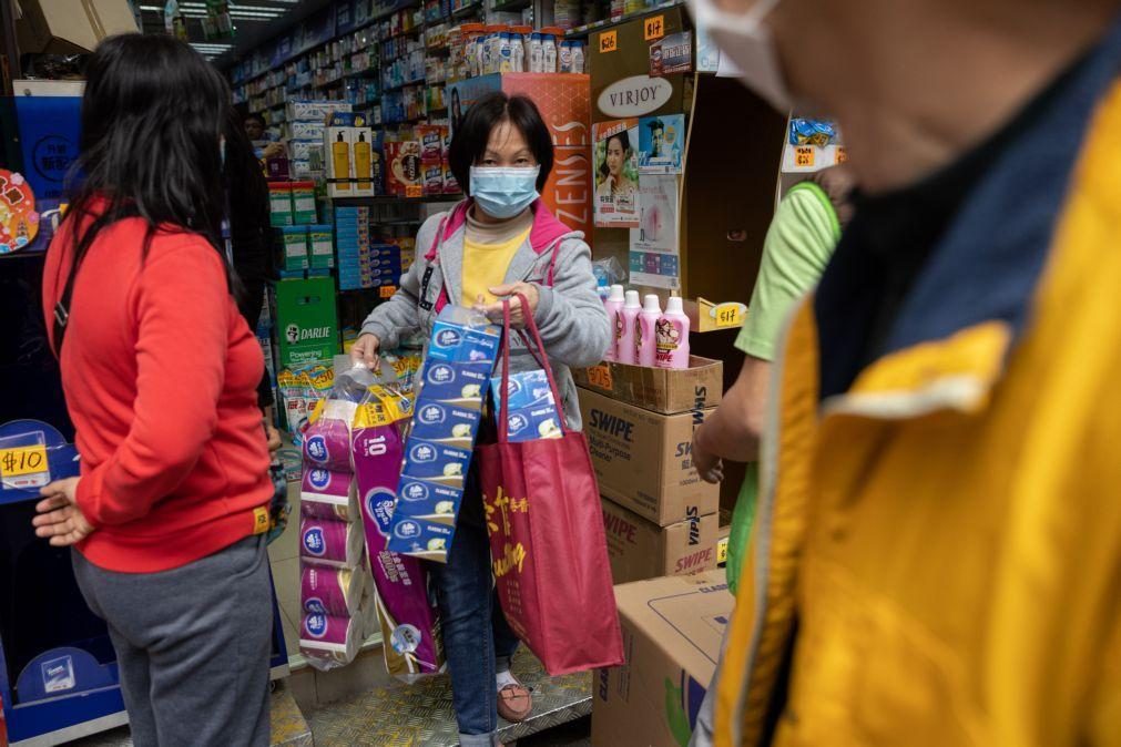 Covid-19: Polícia de Hong Kong procura autores de roubo de papel higiénico