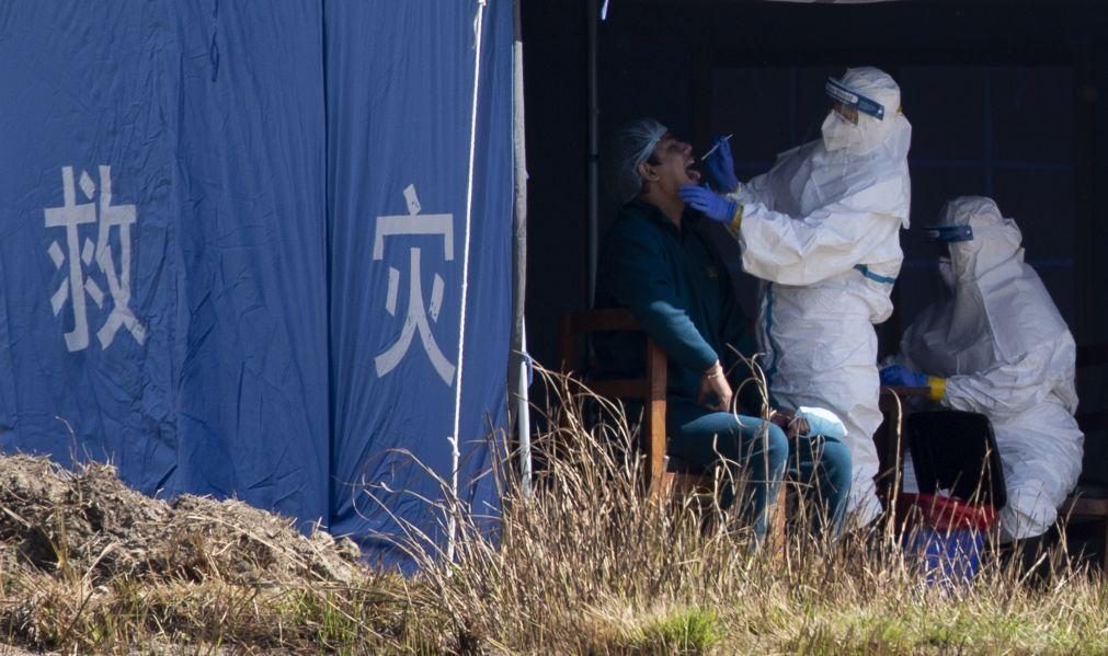 China regista mais 35 mortes e 573 novos casos de pessoas infetadas com o coronavírus
