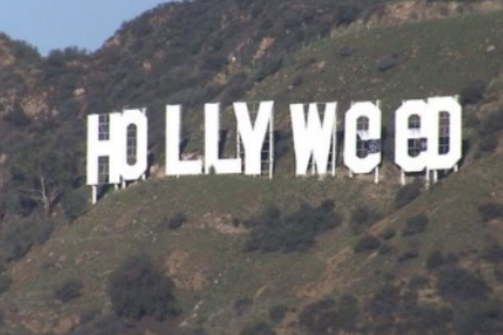 Mudaram o cartaz de Hollywood para 