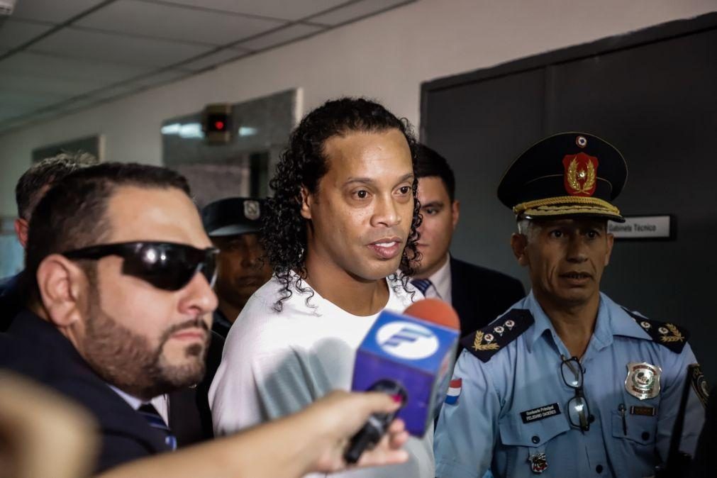 Ronaldinho Gaúcho novamente detido por uso de passaporte adulterado