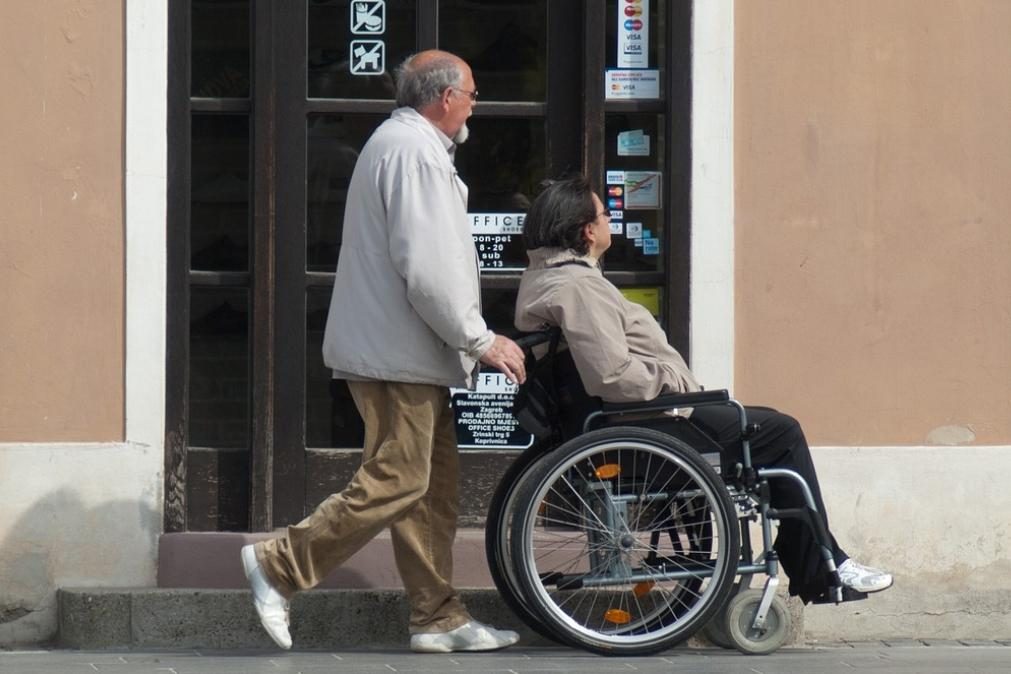 Estatuto do cuidador informal pode ser pedido a partir de 1 de abril