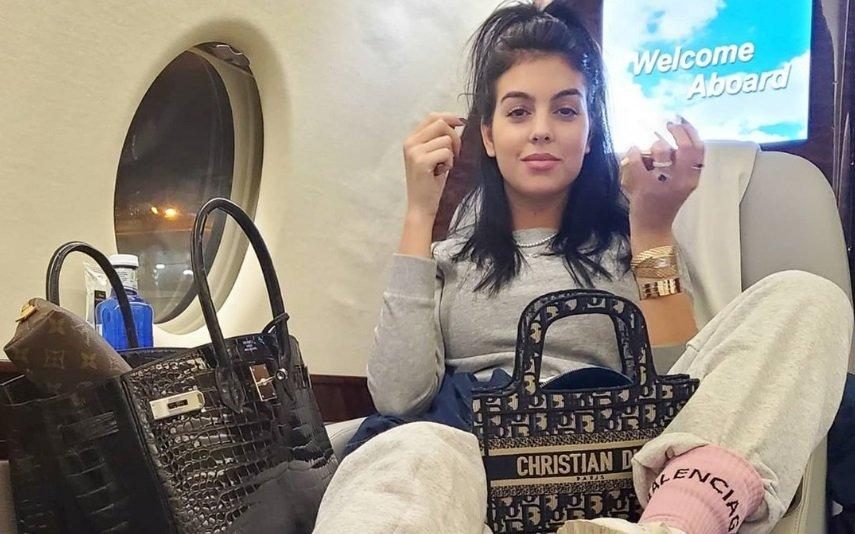 Georgina Rodriguez Combina look de 12 euros com carteiras de luxo e joias de 40 mil euros