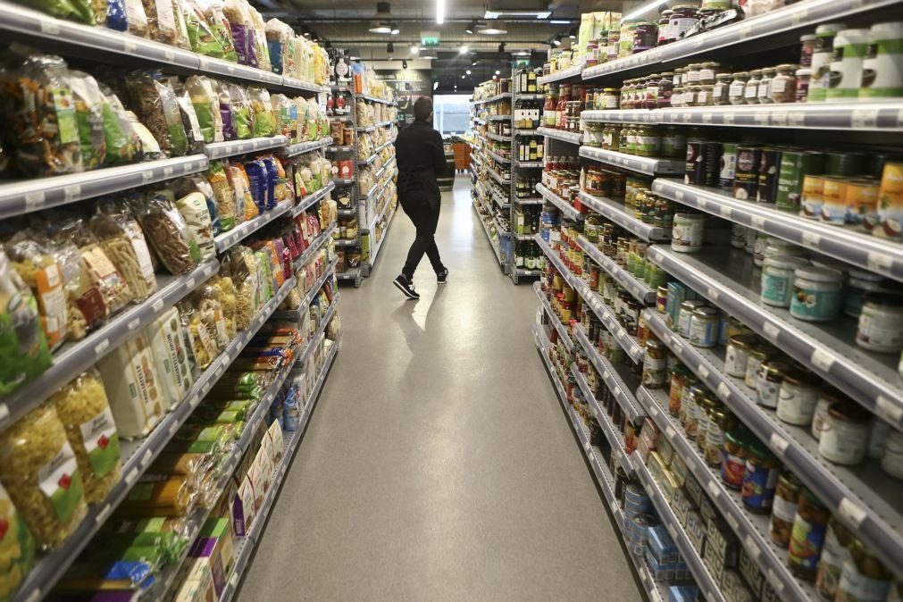 Covid-19: Como evitar ser contagiado durante a ida ao supermercado