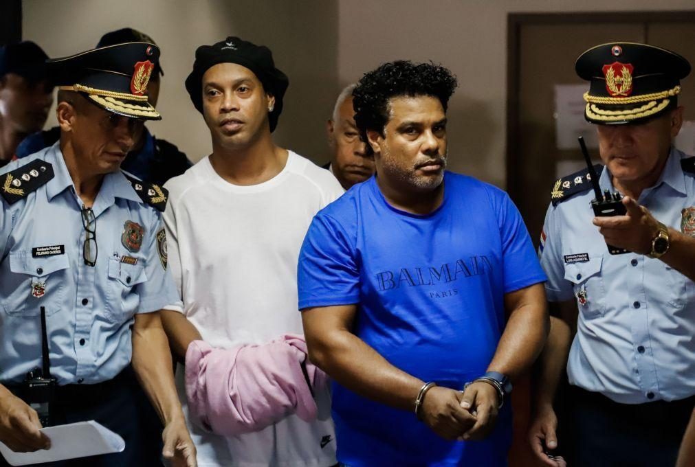 Ronaldinho Gaúcho continua em prisão preventiva no Paraguai