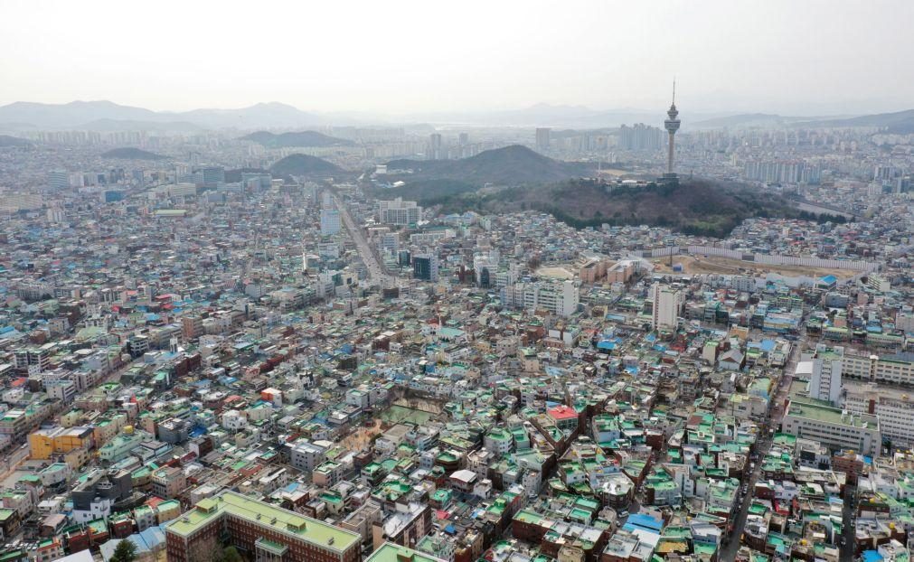 Covid-19: Mais 107 casos na Coreia do Sul, número baixa pelo terceiro dia seguido