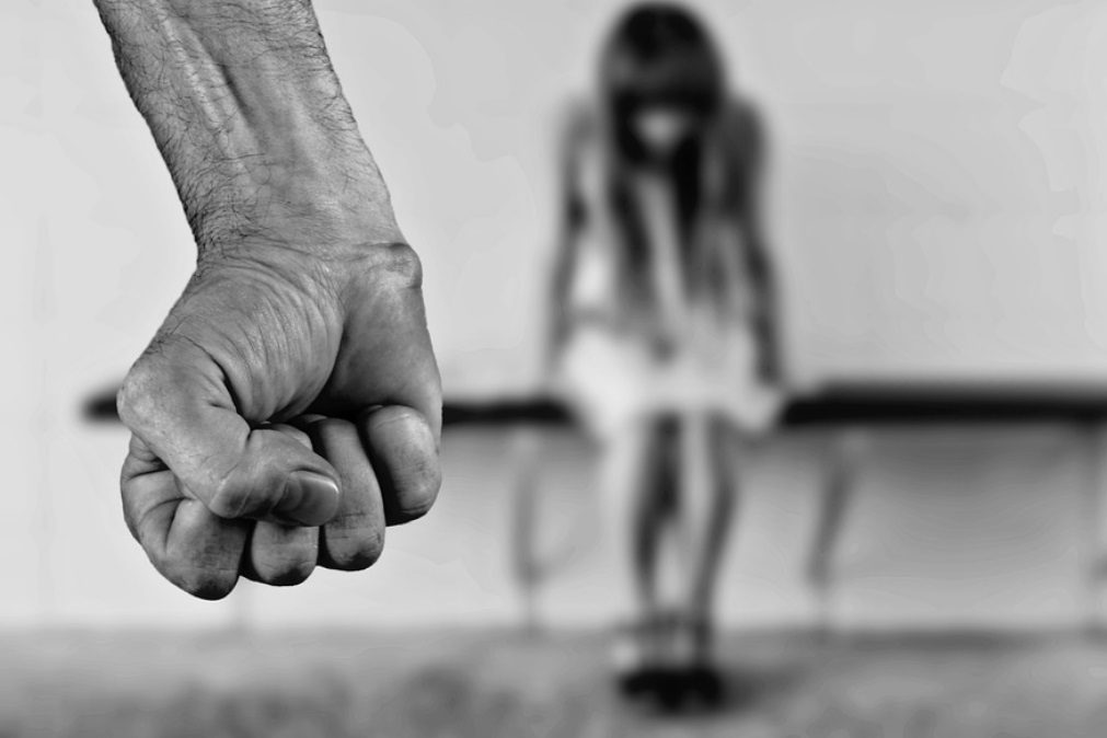 Menina de 12 anos violada por 4 que puseram vídeo no Facebook