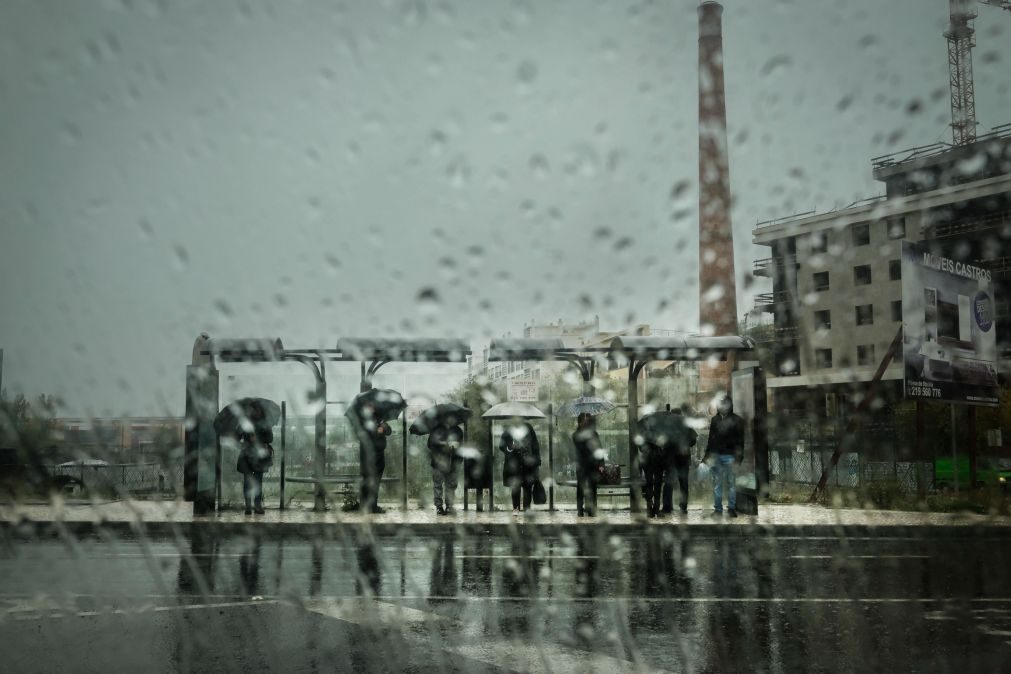 Chuva põe seis distritos do continente sob aviso amarelo amanhã