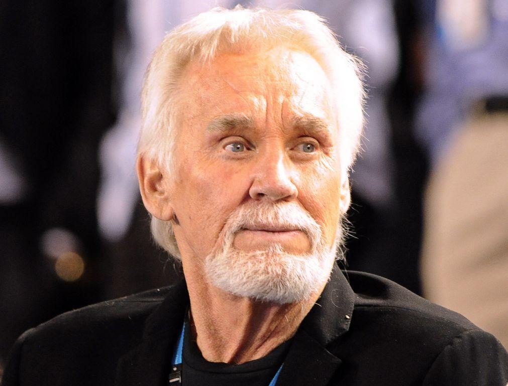 Morreu o cantor 'country' Kenny Rogers aos 81 anos