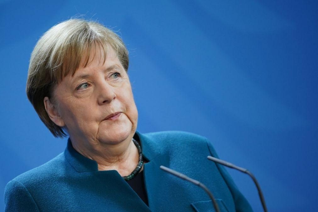 Angela Merkel em quarentena após contacto com médico infetado