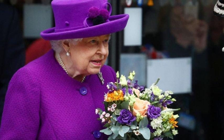 Rainha Isabel II Recorda a mãe e homenageia mulheres que estão afastadas dos filhos