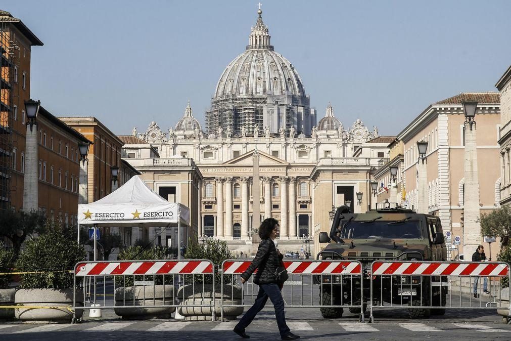 Covid-19: Residente na casa do Papa Francisco com teste positivo