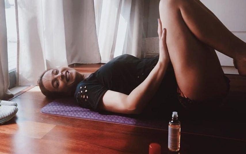 Sara Prata Ensina a fazer auto-massagem para drenar as pernas (vídeo)