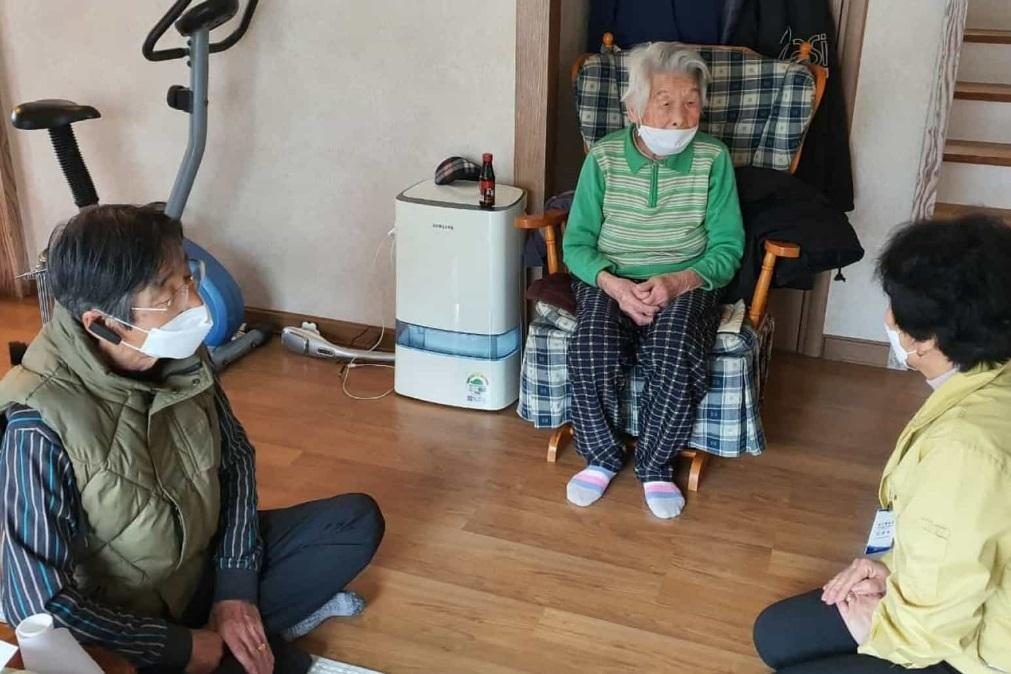 Sul coreana de 96 anos recupera da infeção de Covid-19