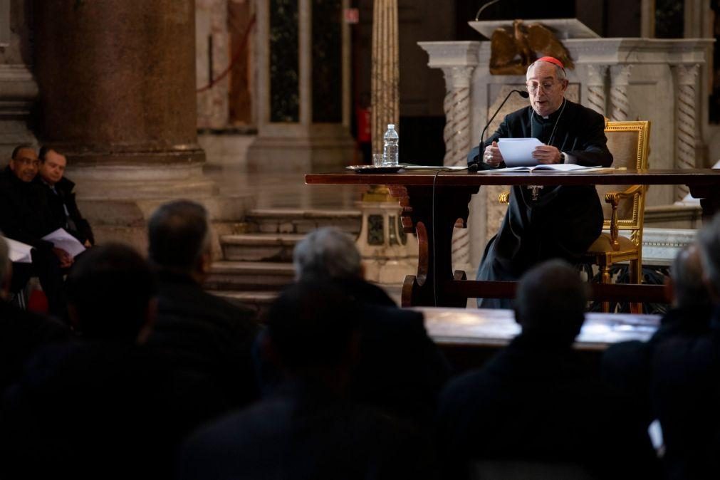 Covid-19: Cardeal próximo do Papa Francisco testa positivo