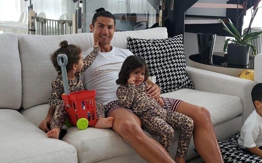 Cristiano Ronaldo. O pormenor das unhas dos pés que está a divertir a Internet